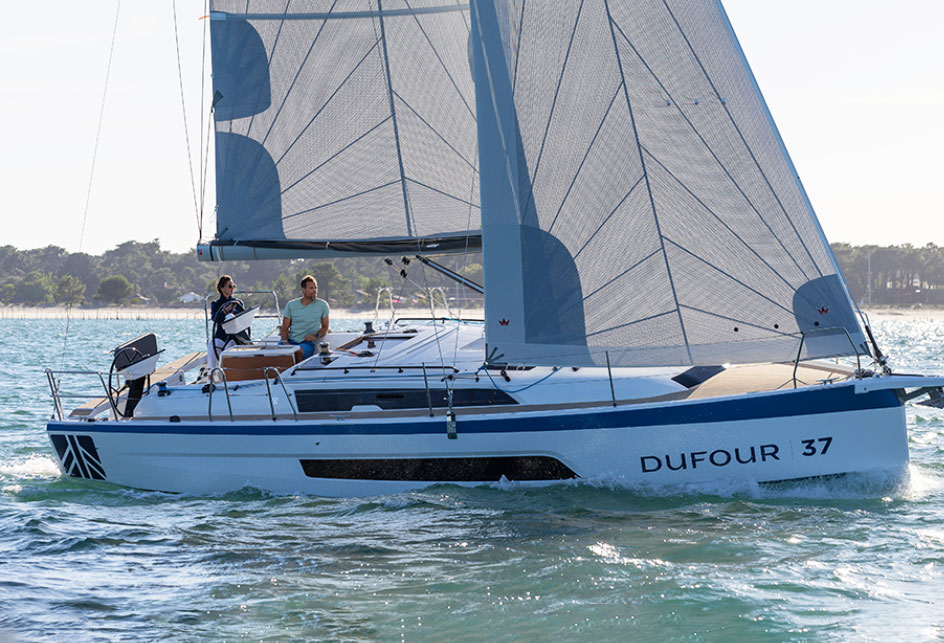37 un único, de alto rendimiento y espacioso | Dufour Yacht