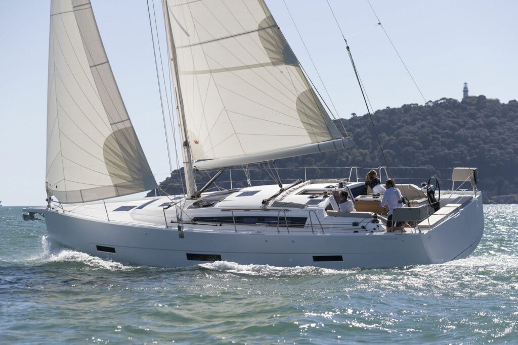DUFOUR-430-SAILING