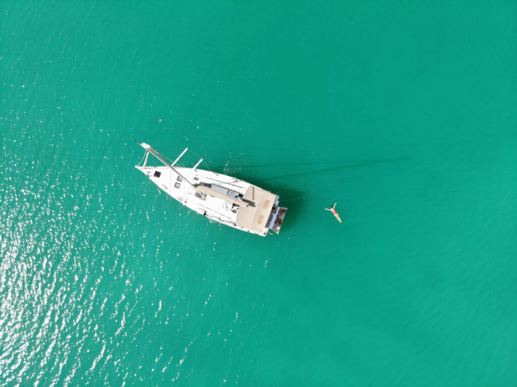 Cruising-yacht-dufour-460-photo-boat-3
