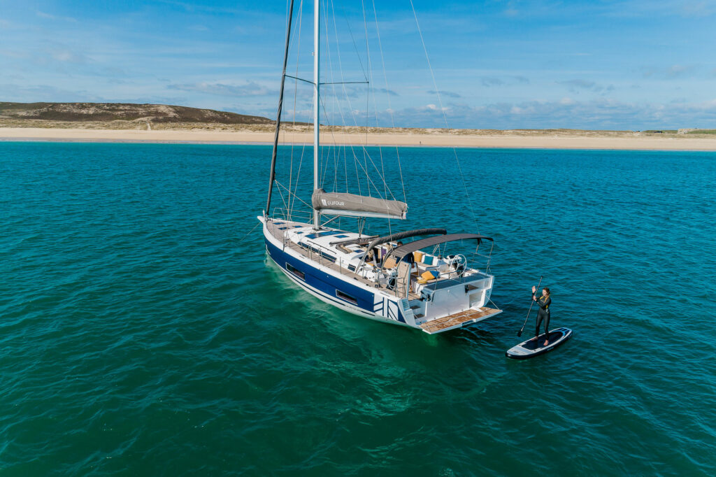luxury-sailing-yachts-dufour-470-boat-photo-anchorage-5