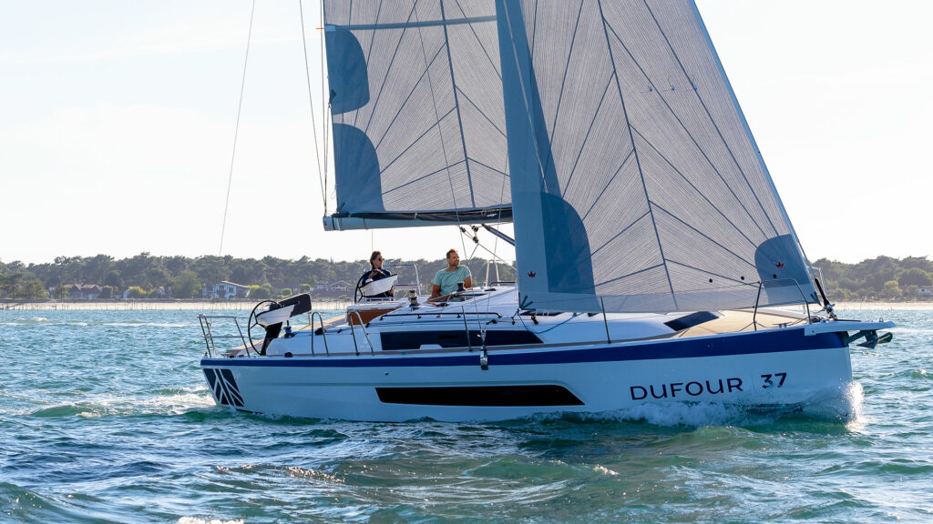 Nouveau-voilier-Dufour-37-Video-bateau-voilir