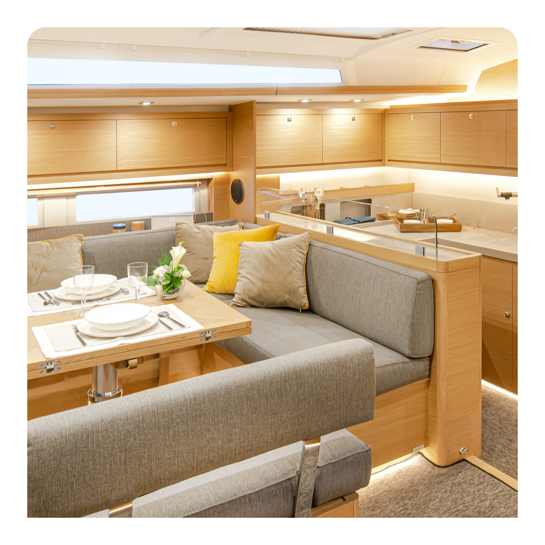 dufour-530-salon