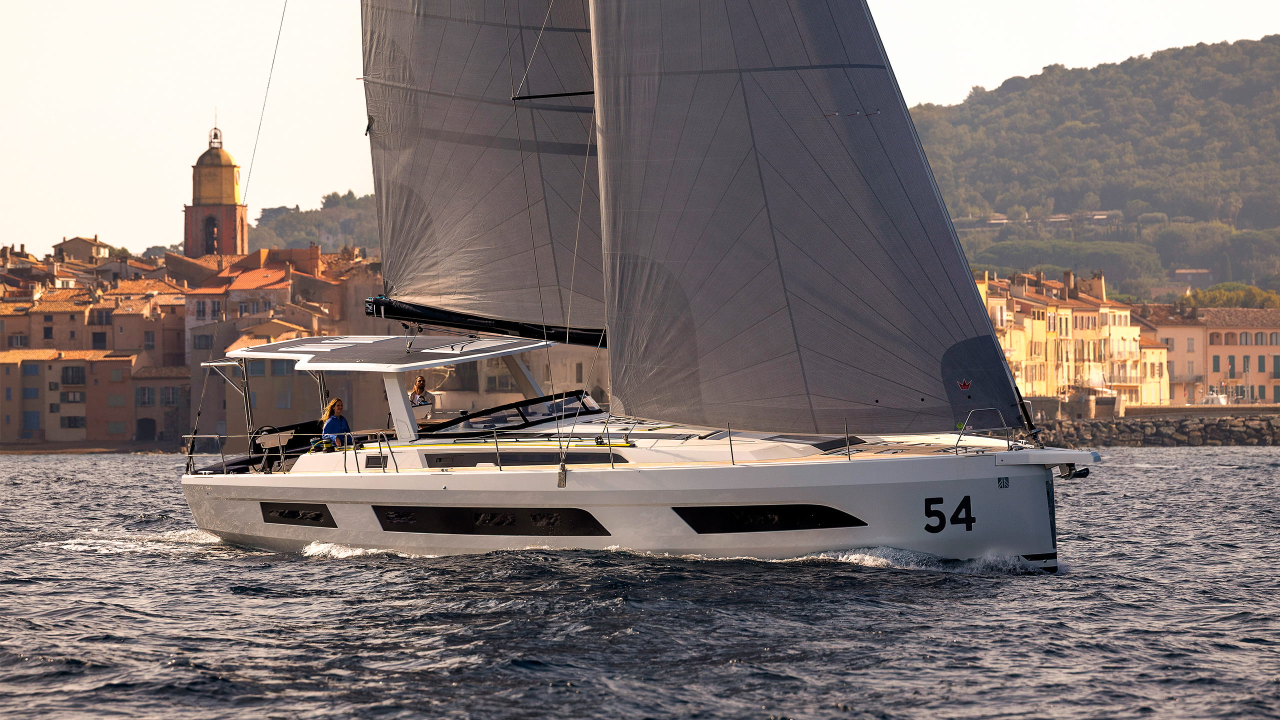 Dufour-54-Sailboat-Exterior-01