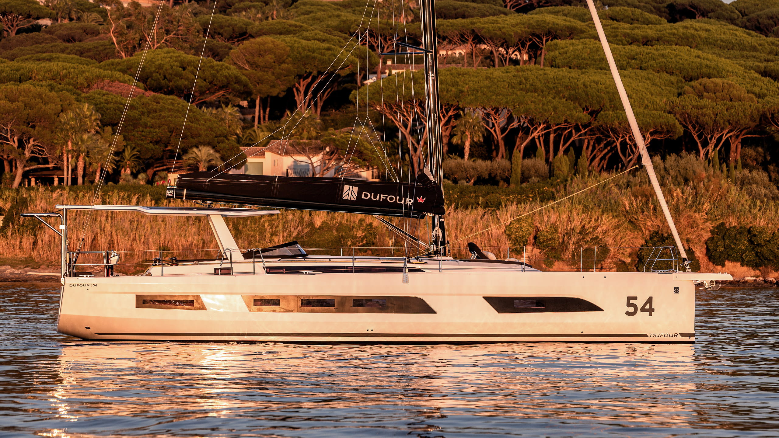 Dufour-54-Sailboat-Exterior-06