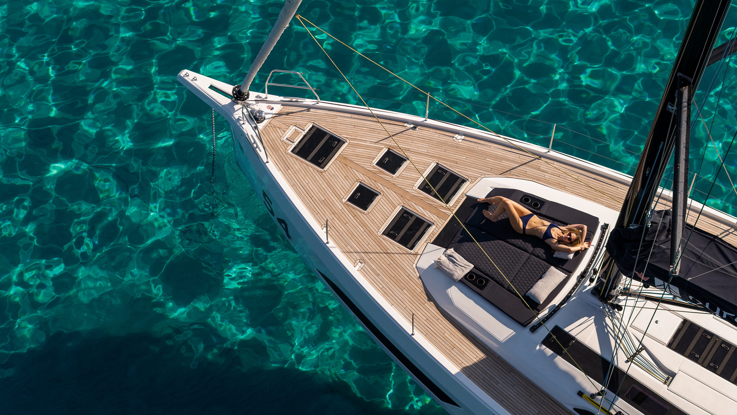 Dufour-54-Sailboat-Exterior-08