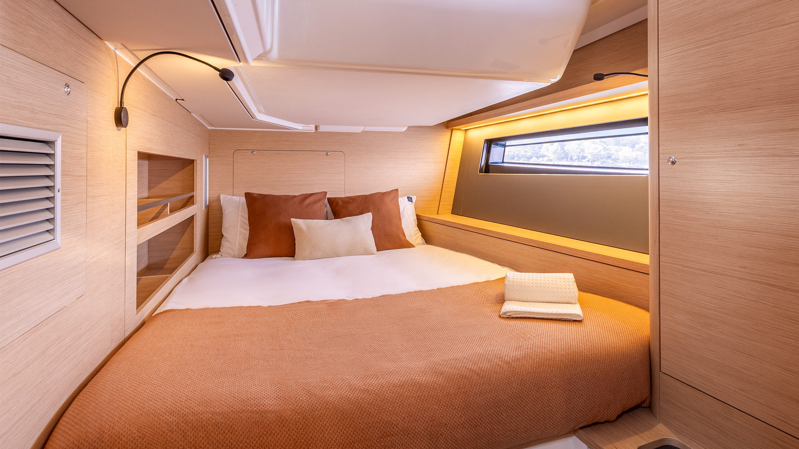 Dufour-54-Sailboat-Interior-12
