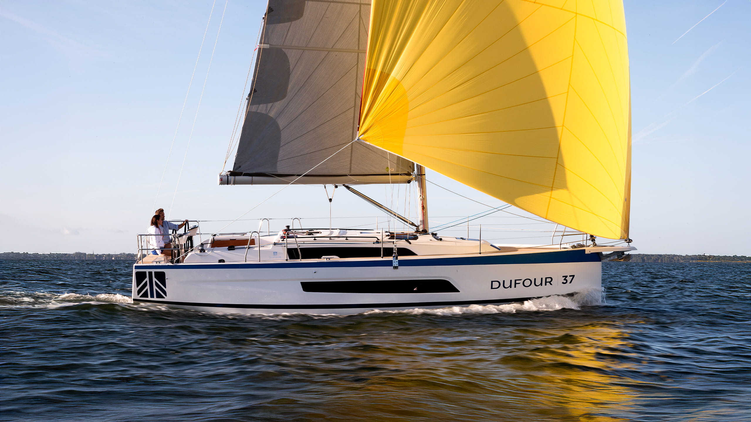 Dufour-37-Sailboat-Exterior-03