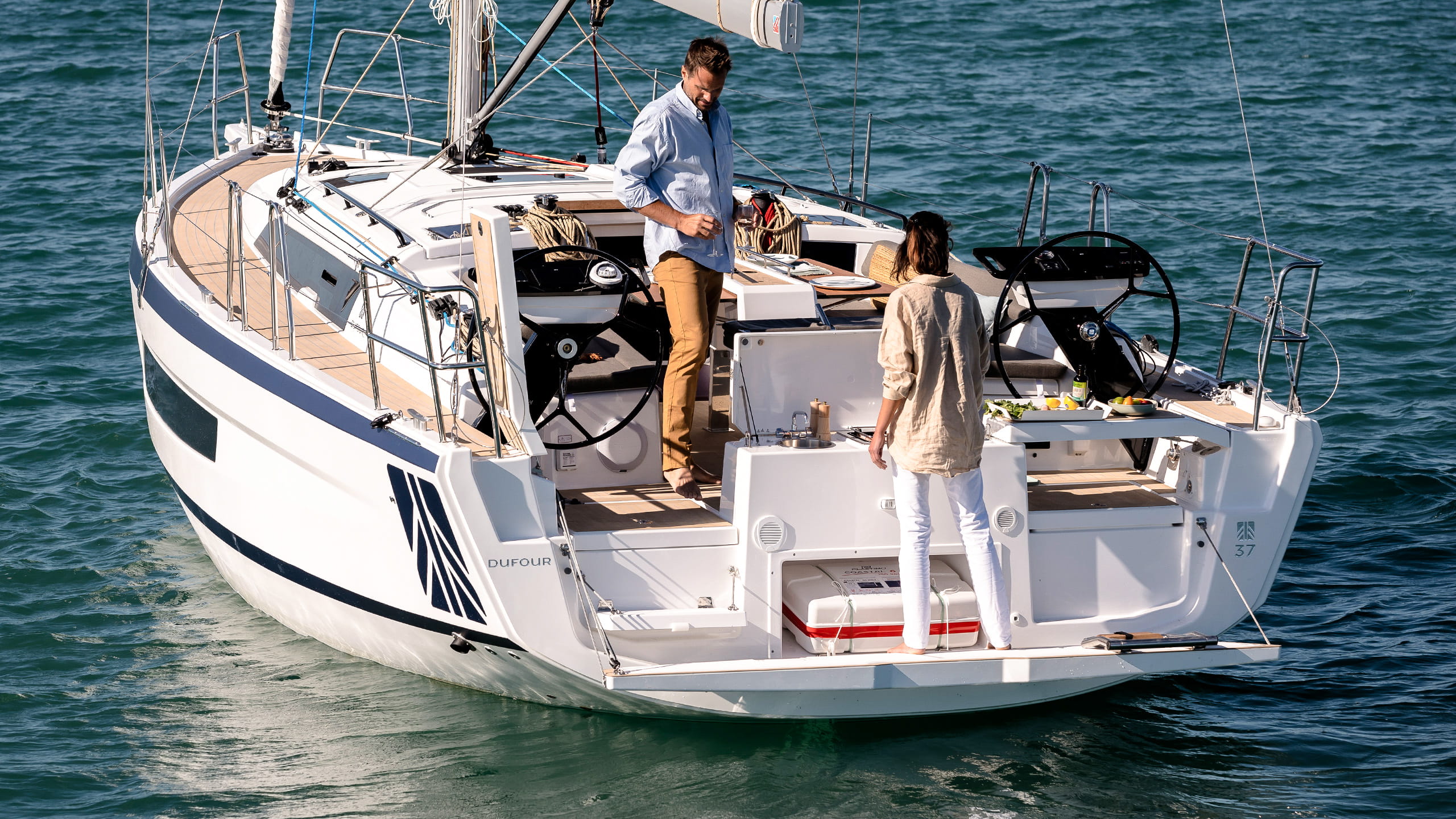 Dufour-37-Sailboat-Exterior-10