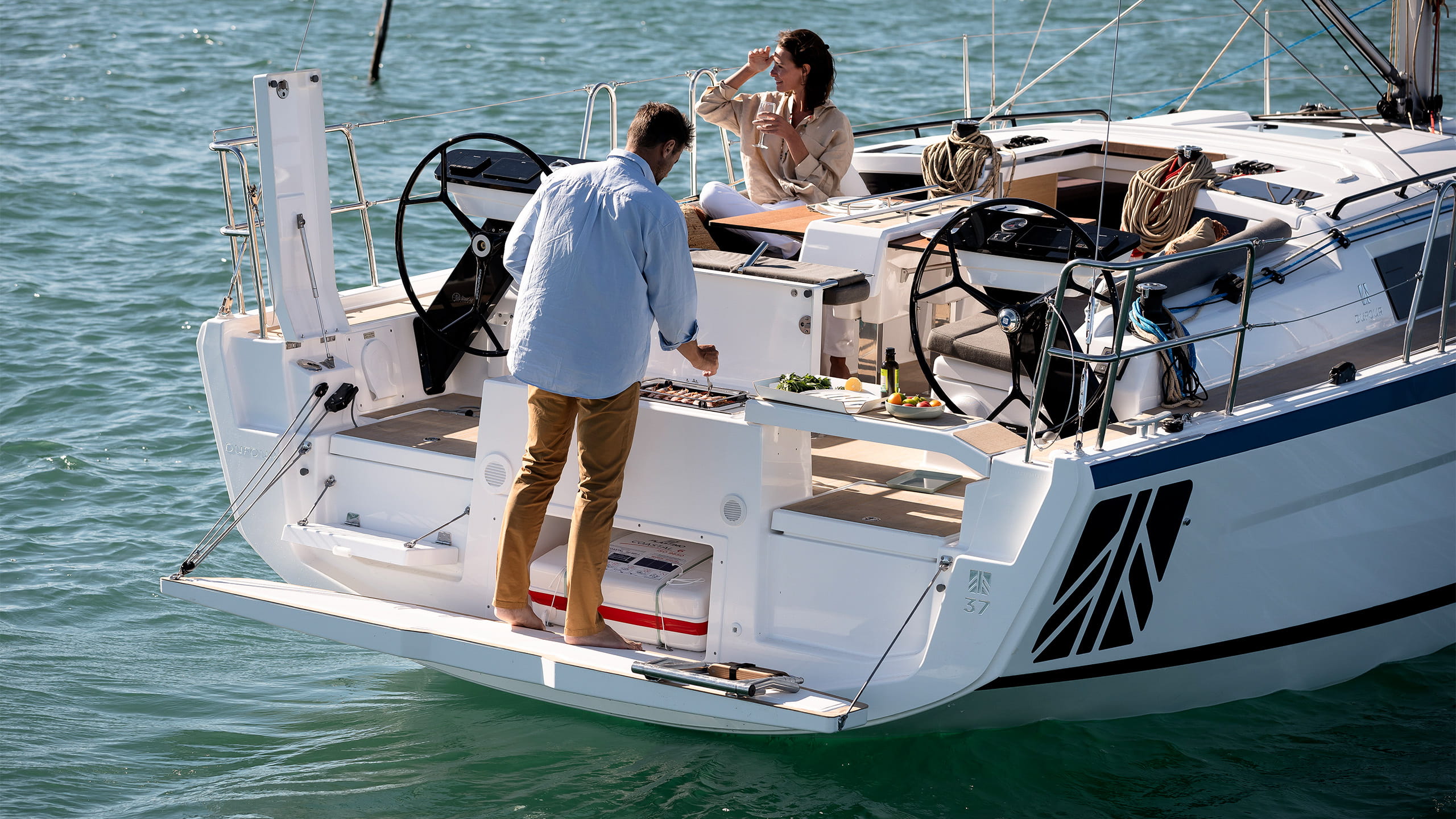 Dufour-37-Sailboat-Exterior-11