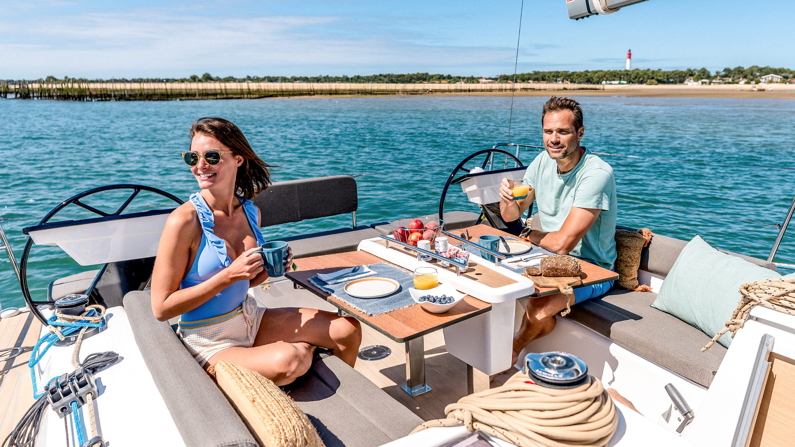 Dufour-37-Sailboat-Exterior-12