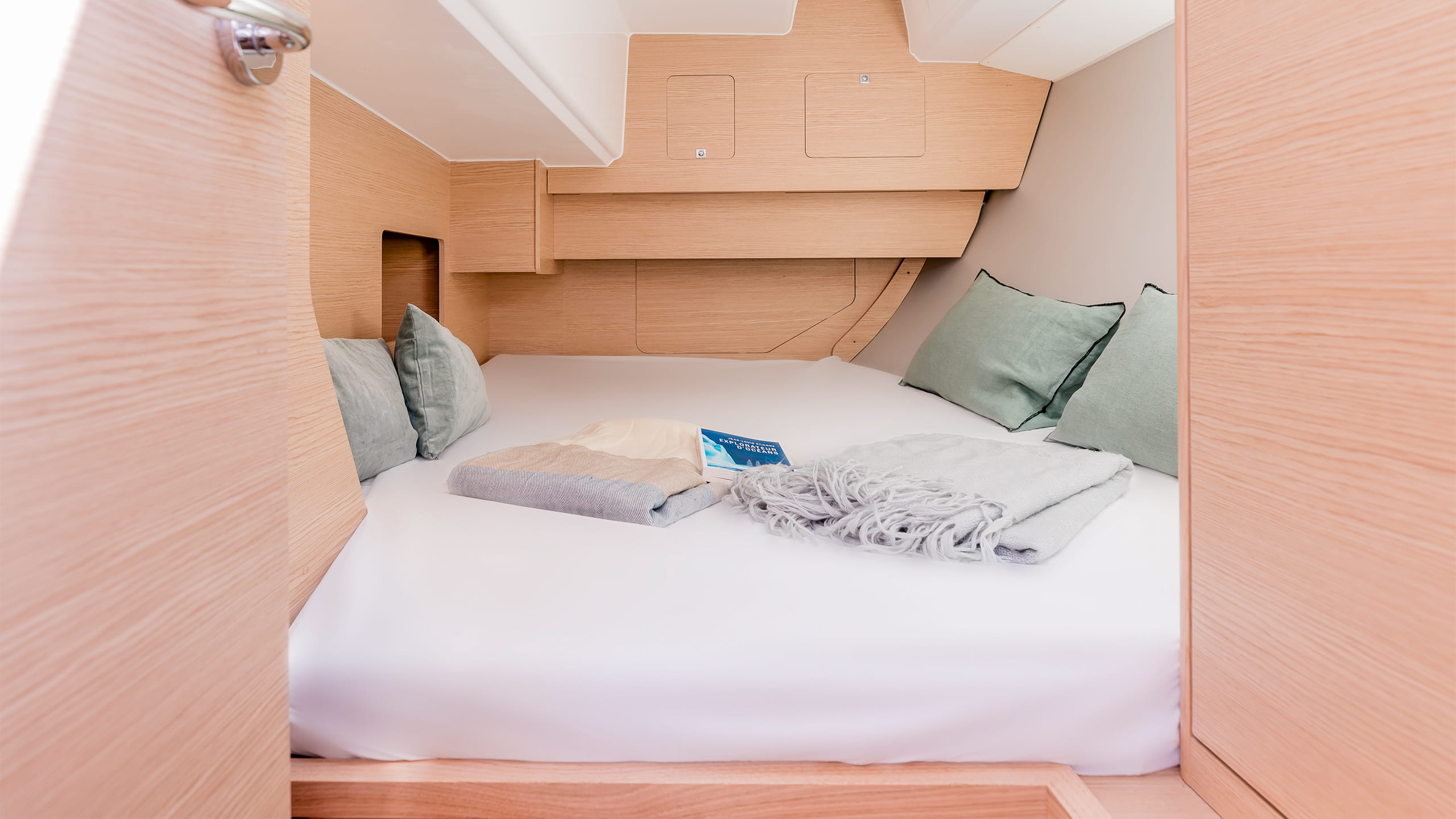 Dufour-37-Sailboat-Interior-11