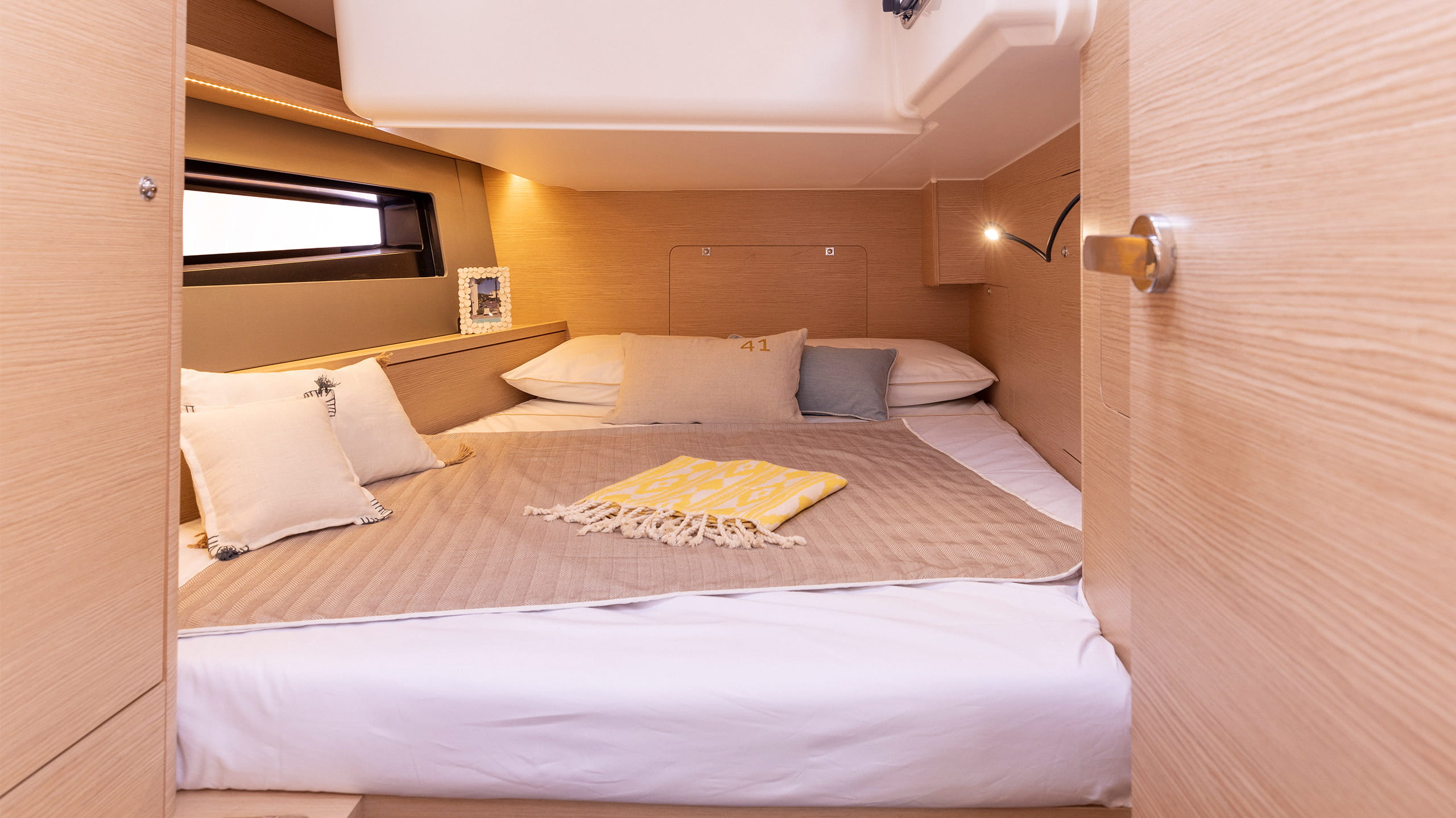 Dufour-41-Sailboat-Interior-09