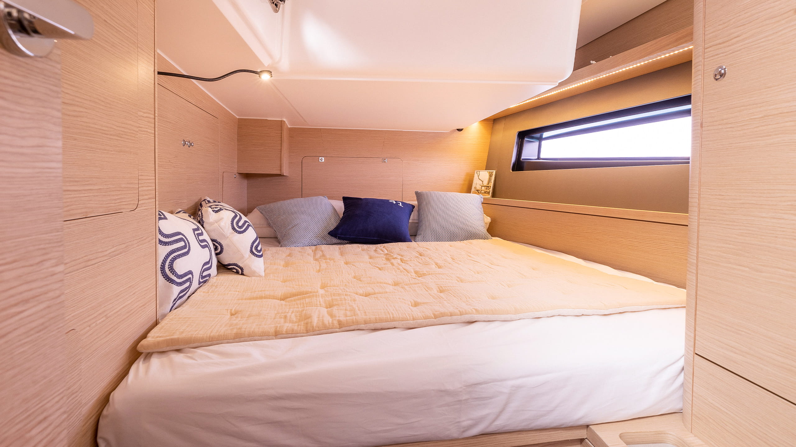 Dufour-41-Sailboat-Interior-10