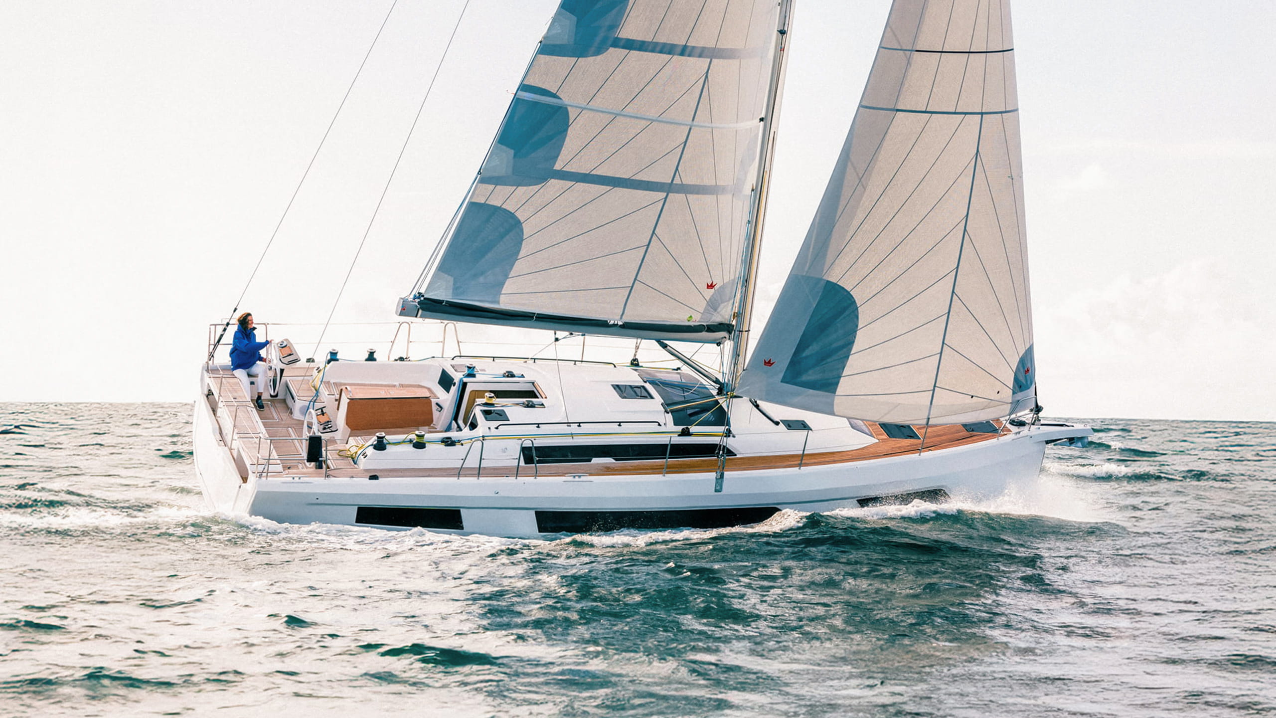 Dufour-44-Sailboat-Exterior-02