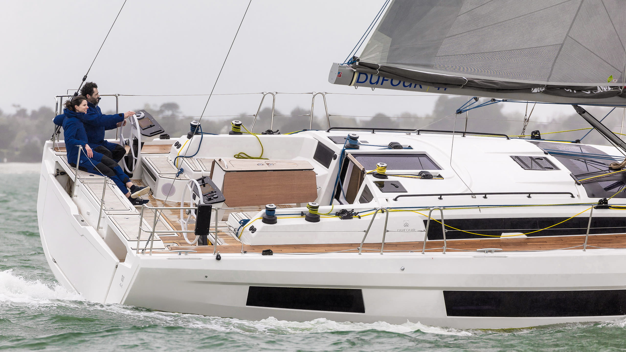 Dufour-44-Sailboat-Exterior-03