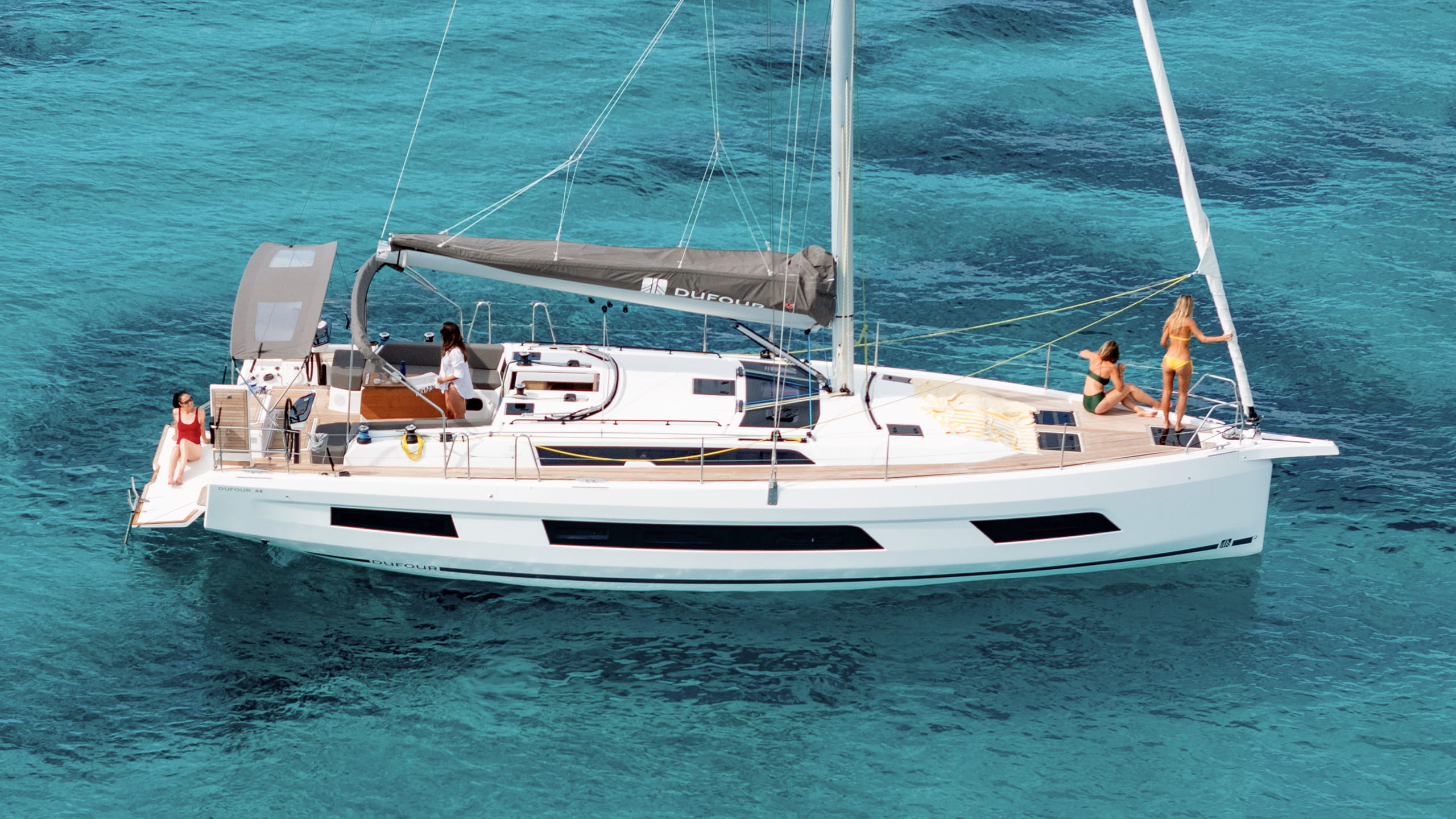 Dufour-44-Sailboat-Exterior-06