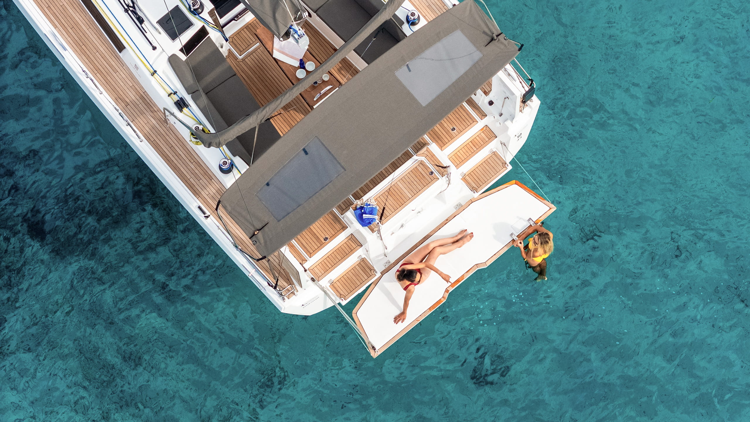 Dufour-44-Sailboat-Exterior-07