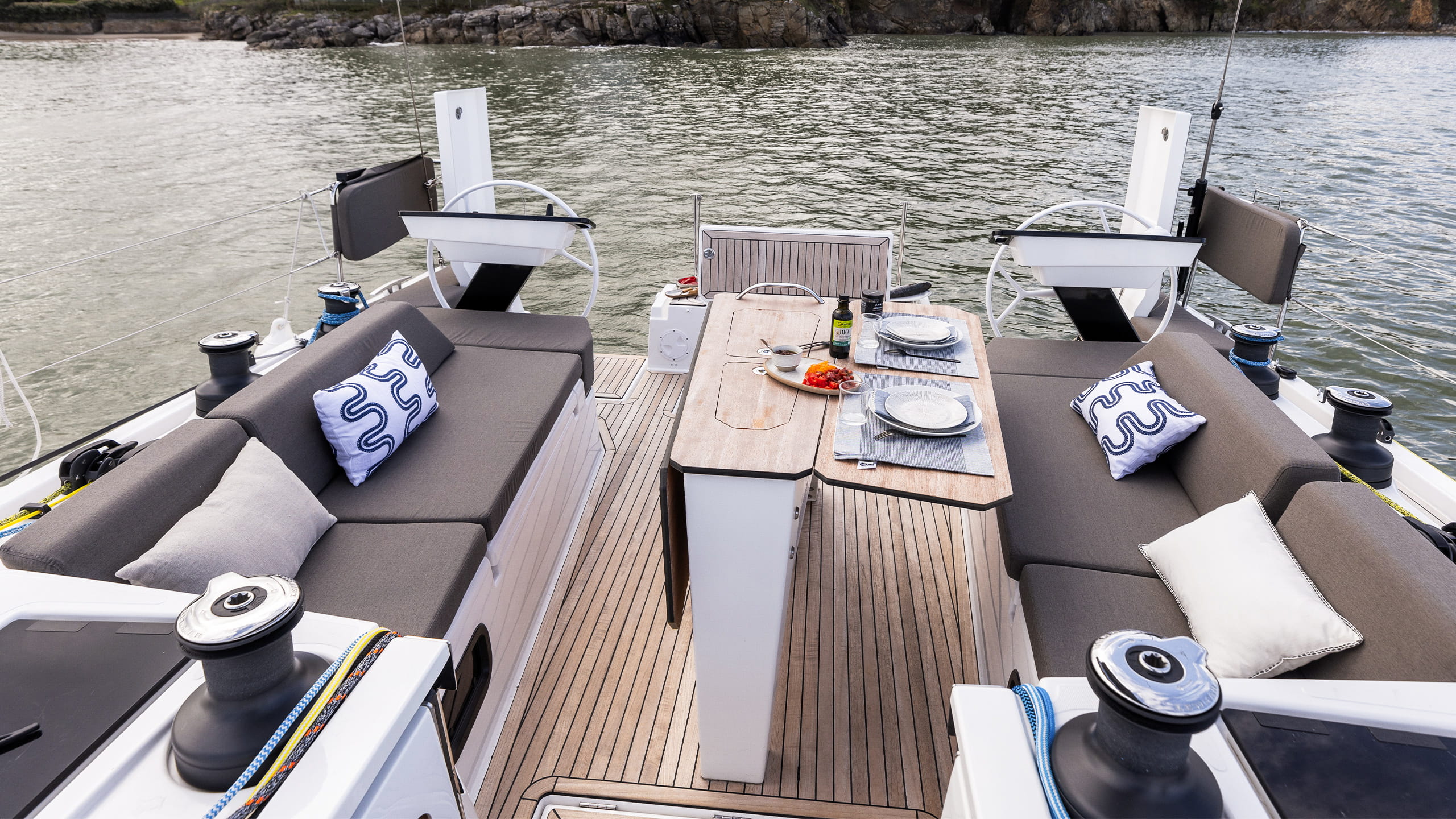 Dufour-44-Sailboat-Exterior-12