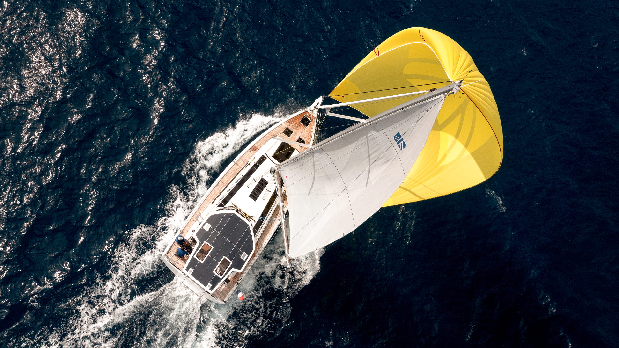 Dufour-48-Sailboat-Exterior-03