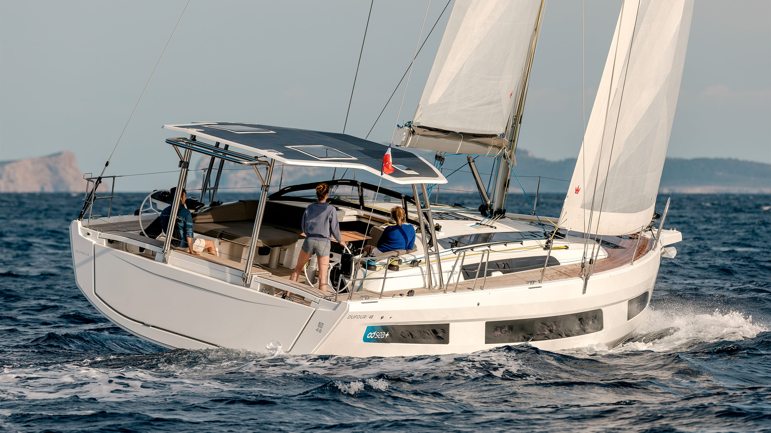 Dufour-48-Sailboat-Exterior-05