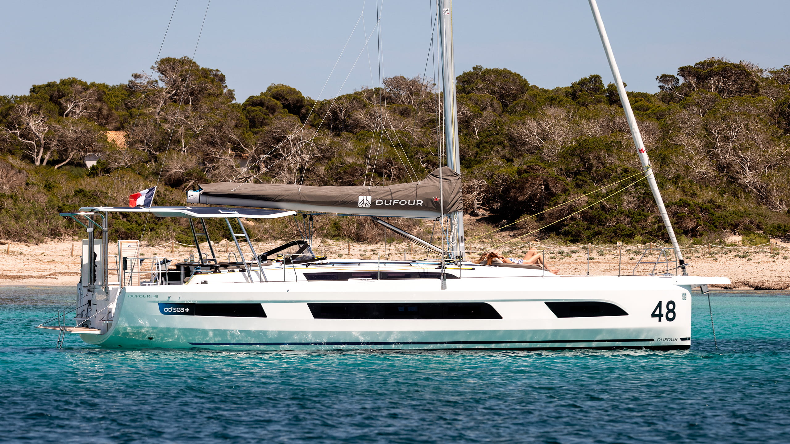 Dufour-48-Sailboat-Exterior-07