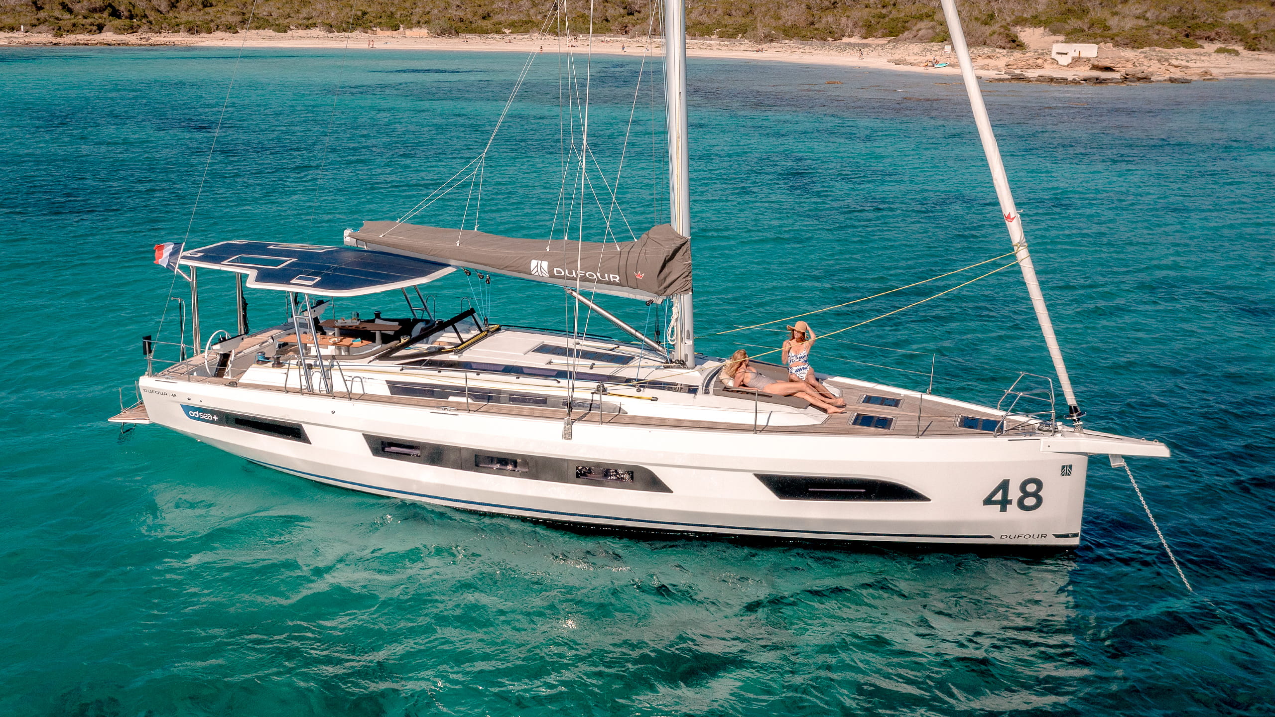 Dufour-48-Sailboat-Exterior-09