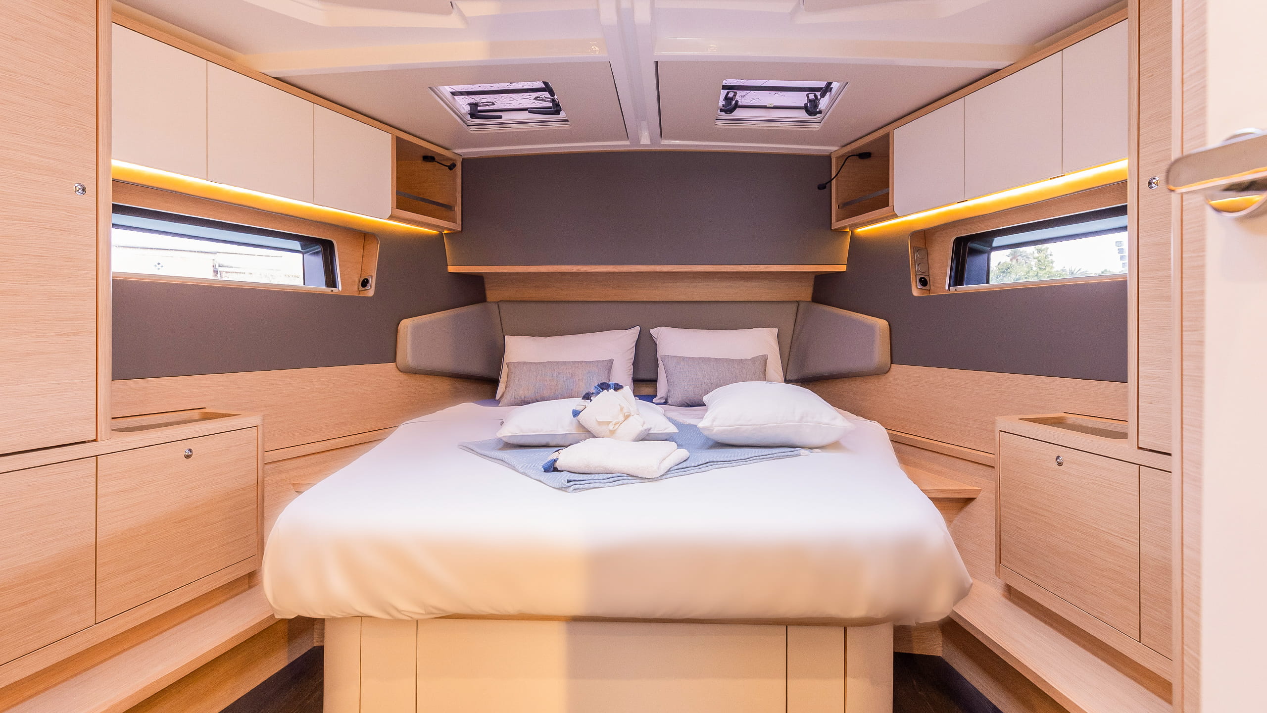 Dufour-48-Sailboat-Interior-08