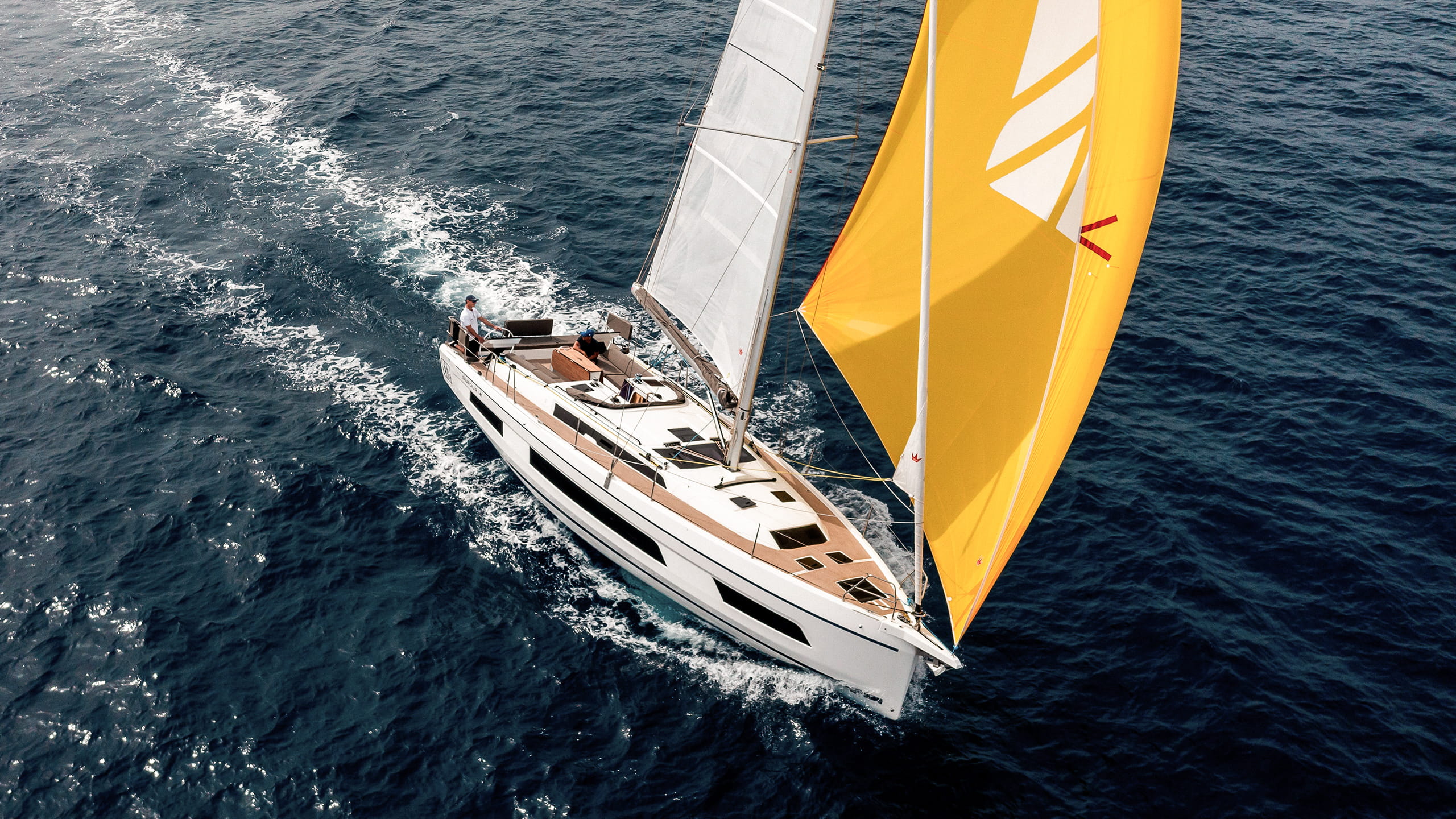 Dufour-41-Sailboat-Exterior-03
