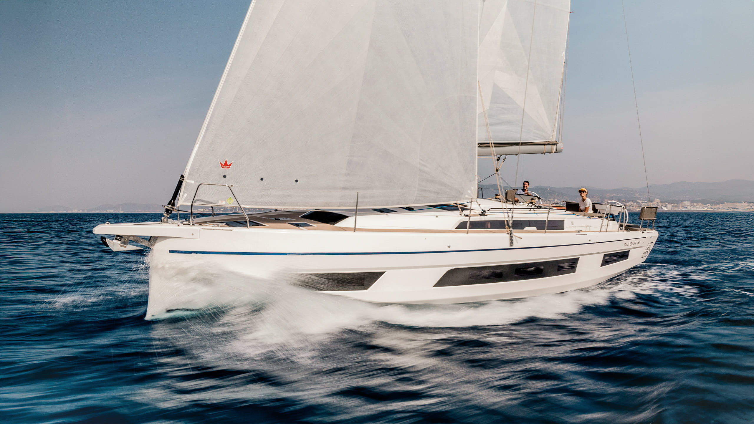 Dufour-41-Sailboat-Exterior-06