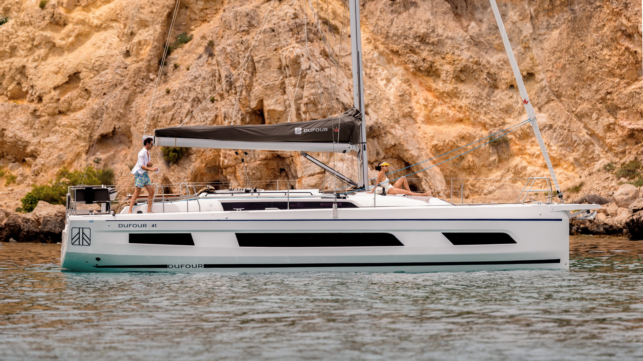 Dufour-41-Sailboat-Exterior-09